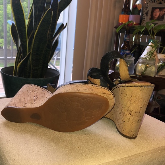 ⚡️BORN Platform T-Strap Wedge Sandal Open Toe Heel Black Flower Fun Shoe Size 10 - Picture 4 of 12